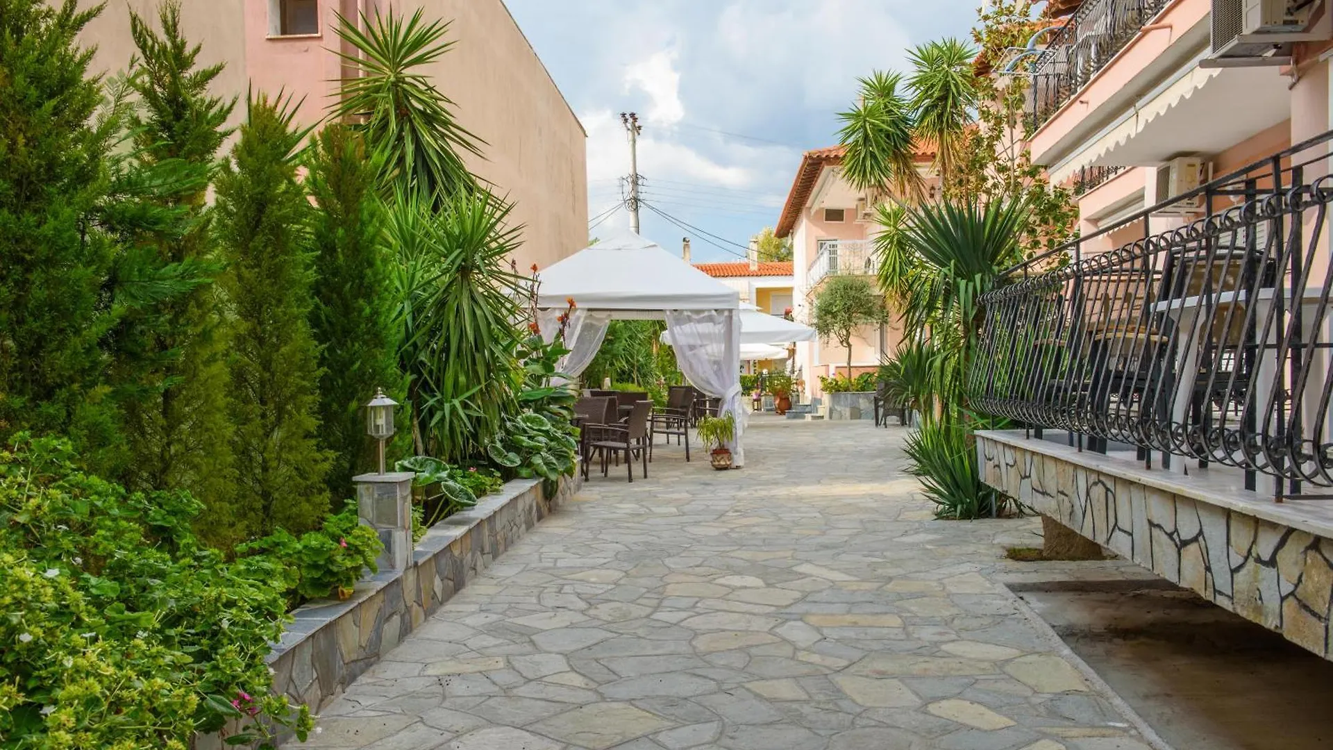 Jolandas House Toroni 0*,